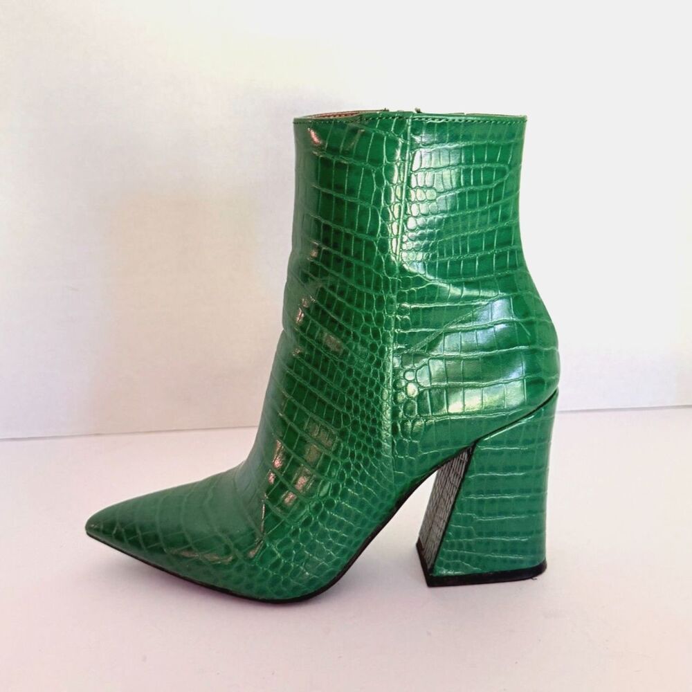 Madden Girl, Green Alligator Pointed Toe Ankle Boots, 5.5